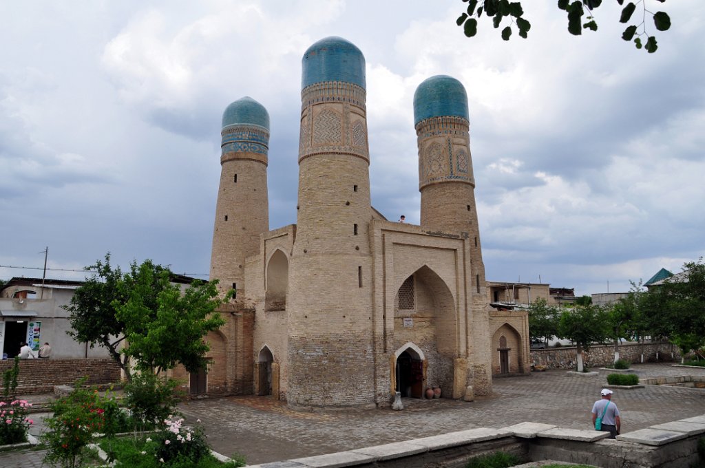 22 Bukhara - madrasa Chor Minor.JPG